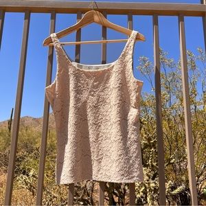 ⬇️White House Black Market Womens Sleeveless Top Lace Looking Size L Color Beige